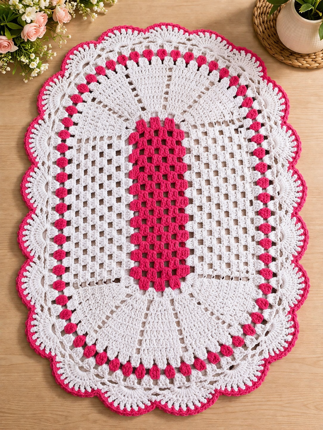 Tapete Oval Rosa e Branco